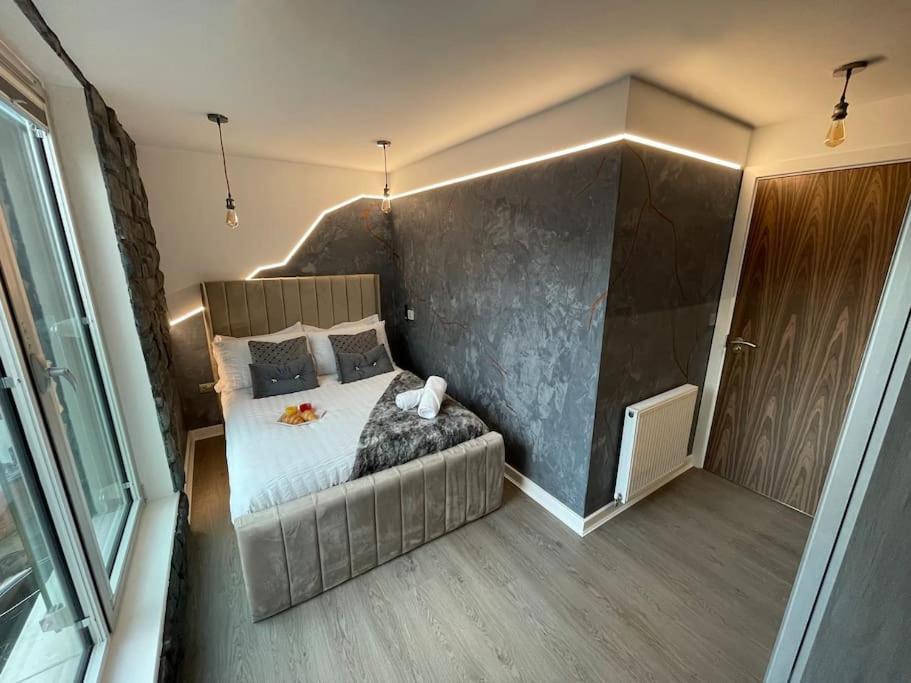 House Of Suede By Unis Estates Apartment Sheffield